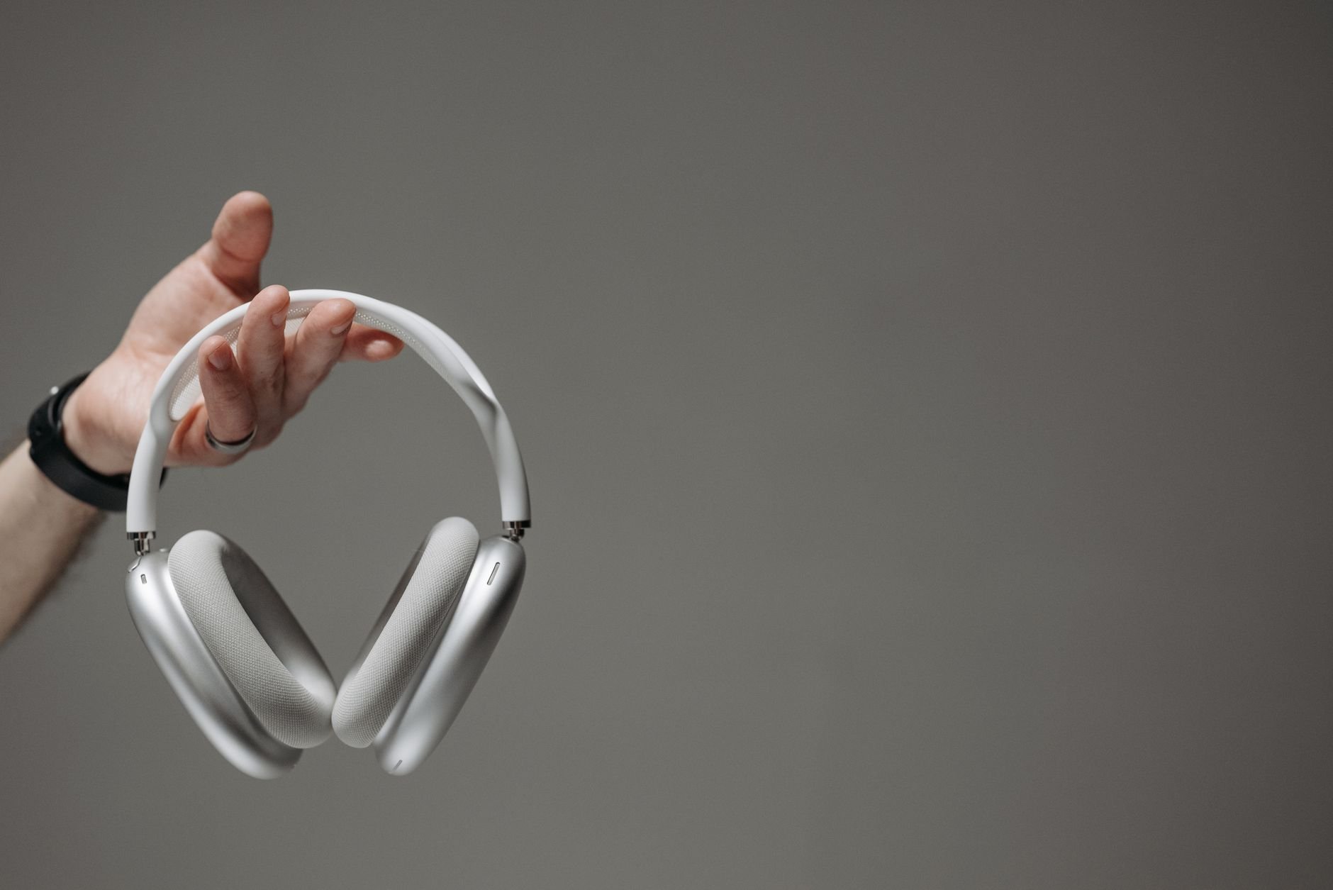 Wireless headphones — Zouka audio